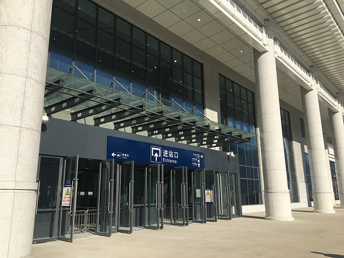 全國、省市政協(xié)委員體驗蘭渝鐵路、視察階州廣場