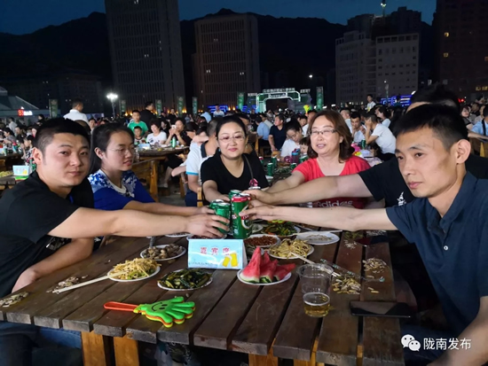 好嗨喲！隴南第一屆青島啤酒節(jié)開(kāi)幕啦，為期8天