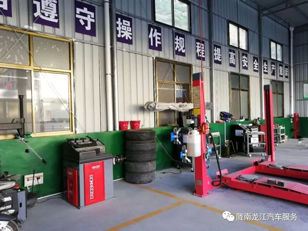 金錘鈑金，銀槍噴漆！龍江汽修值得信賴！