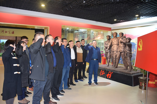 市龍江集團開展“不忘初心、牢記使命”主題黨日活動