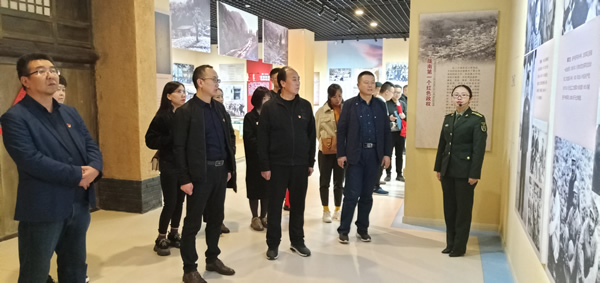 市龍江集團開展“不忘初心、牢記使命”主題黨日活動