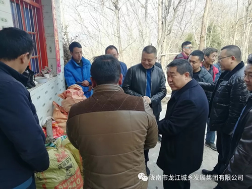市龍江集團在文縣橋頭鎮(zhèn)安子坡村開展“解難題、辦實事、送溫暖”活動