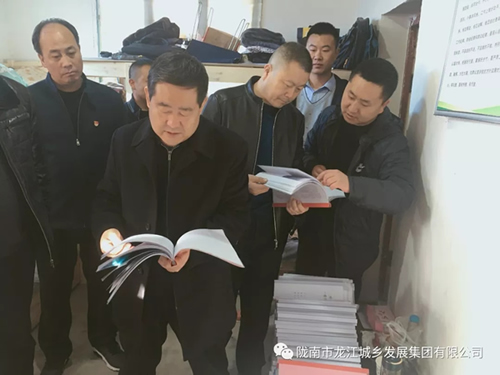 市龍江集團在文縣橋頭鎮(zhèn)安子坡村開展“解難題、辦實事、送溫暖”活動